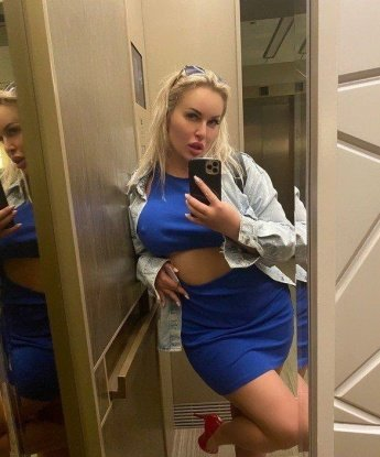 У меня опыт, страсть и нежность в одном лице. Я создам атмосферу, где ты забудешь о реальности и погрузишься в мир блаженства. Мои услуги разнообразны: классика, оральный, анальный секс. Для меня важно, чтобы ты остался доволен, поэтому все делаю с максимальной преданностью. Мои отзывы и фото говорят сами за себя. ✨😉 Не теряй время, позвони мне прямо сейчас и воплоти все свои тайные желания вместе со мной. Живу в Москве. Арина